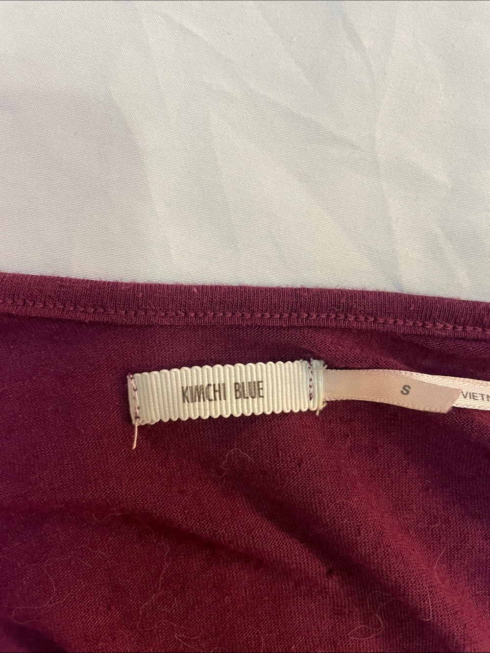 Lace-Trimmed Burgundy Sweetheart Crop Top - Picture 3 of 3